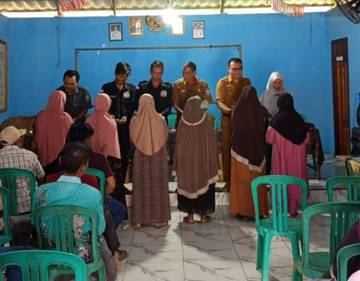 Kampung Kotaway Distribusikan Bantuan Tunai Kepada Puluhan Warga