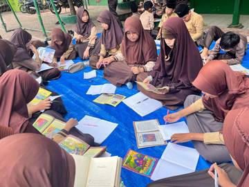 Siswa MIN Way Kanan Belajar Pupuk Organik Alami