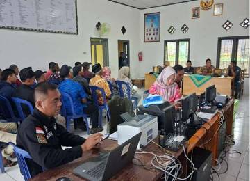 Disdukcapil Waykanan Gelar Layanan di Kampung Talang Mangga