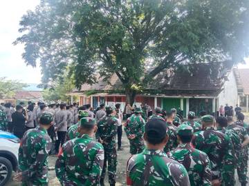Bupati Pimpin Aksi Bersih-Bersih Pasar Blambangan Umpu