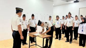 Pelantikan PNS serta Penyerahan Penghargaan Pegawai Teladan Lapas