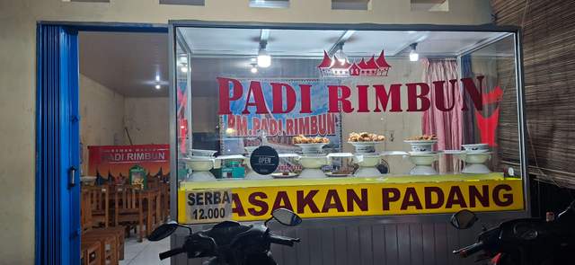 Restoran Rimbun Rasa Rumah Makan Padi Rimbun Sajikan Cita Rasa Padang - RRI.co.id