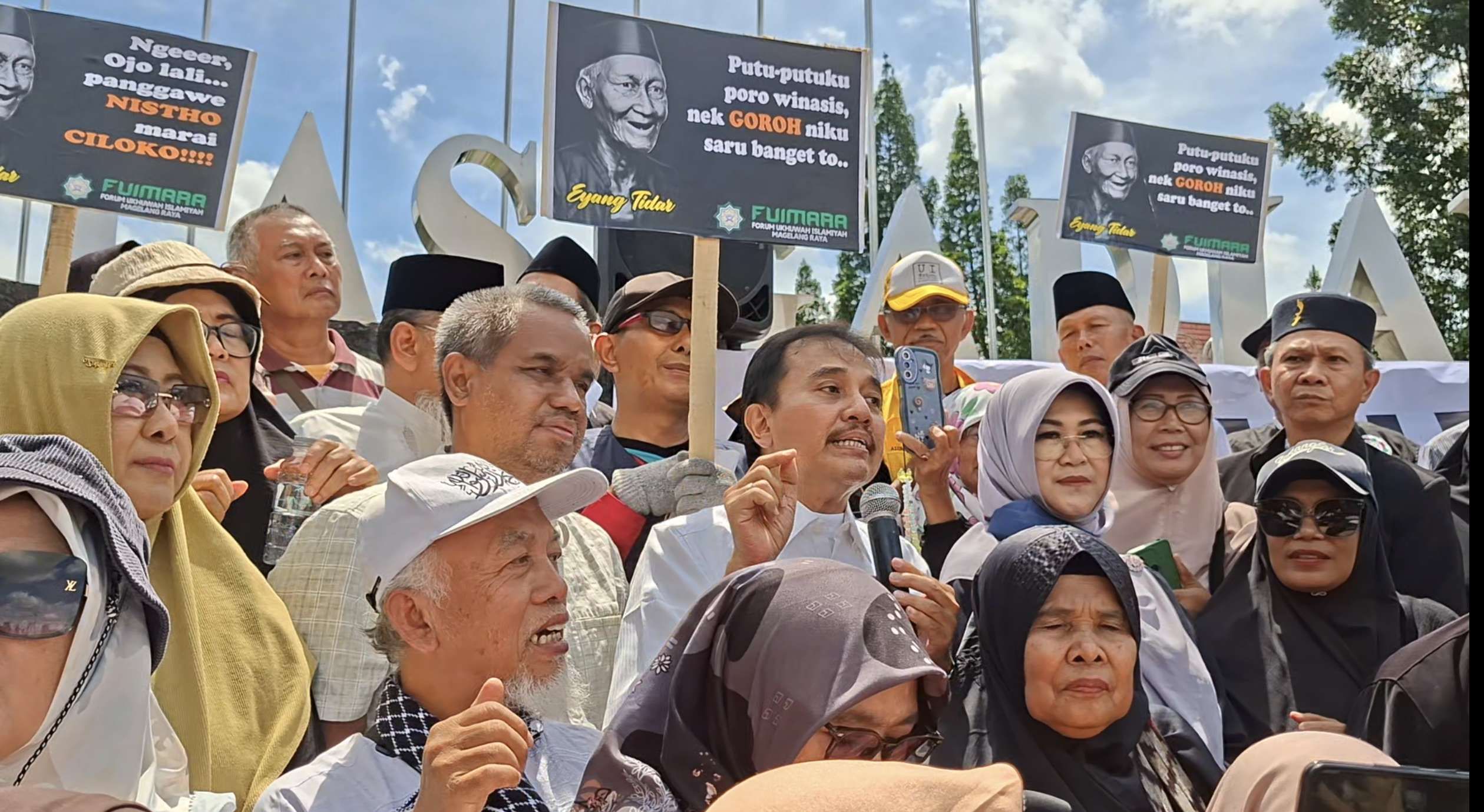 Aksi Damai TPUA di UGM Hendak Klarifikasi Ijazah Presiden Ketujuh