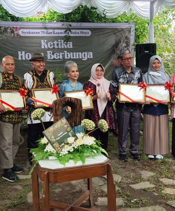 Hervia Hantarkan 10 Varietas Lokal Hoya Yogyakarta Dapatkan Sertifikasi