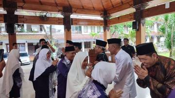 Abdul Halim Muslih Minta Jemaah Haji Bantul Kurangi Berswafoto