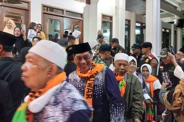 Bupati Magelang Melepas Jemaah Haji Kloter 74 SOC