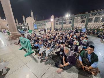 Jemaah Kloter 68 SOC Gelar Ibadah di Madinah