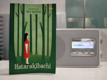Referensi Buku Pro2 Book Review Hatarakibachi