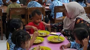 Tangan Lembut yang Mendampingi Anak-anak Pedagang Pasar Beringharjo