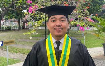 Wisudawan Autis Raih Gelar Magister di UNY  