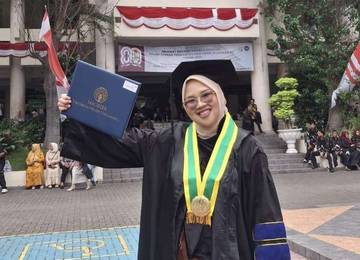 Dari Olok-Olok Es Buah Menjadi Magister Pendidikan