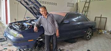 Montir Otodidak Asal Purbalingga Bertahan Rawat Mobil Lawas