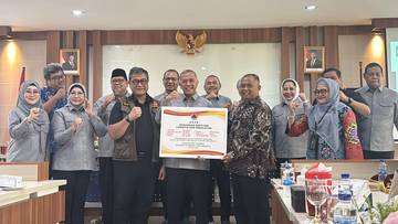 Komisi VIII Serahkan Bantuan Kesiapsiagaan Bencana untuk Sleman