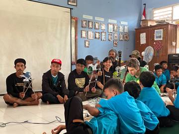 Siswa SD Kanigoro Belajar Kelola Plastik