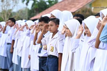 Pemerintah Wajibkan Sekolah Gelar Upacara Bendera