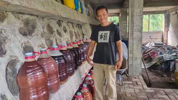 Berbekal Kesabaran, Heri Purnama Ubah Sampah Jadi Obat Tanaman 