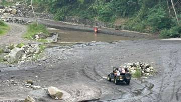 Keseruan Menyusuri Jejak Erupsi Merapi Dengan Jeep Wisata