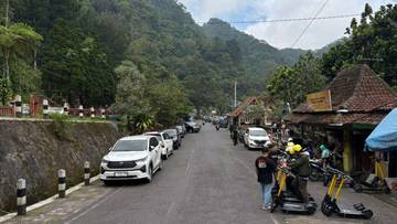 Sensasi Menjelajah Udara Sejuk Kaliurang Dengan Skuter Listrik