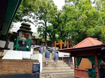 Menapaki 409 Anak Tangga di Pusara Raja Makam Imogiri 