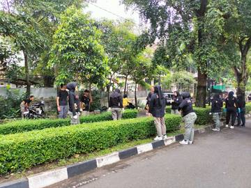 Wujudkan Jogja Bebas Rumput, Puluhan Personel Diterjunkan