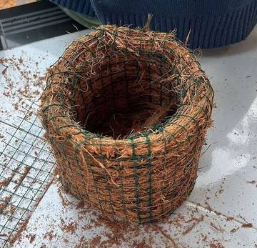 Mahasiswa UNY Olah Serabut Kelapa Jadi Pot Tanaman