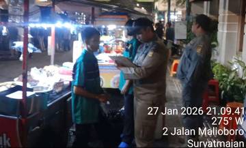 ​PKL Sate Malioboro Membandel Kucing-kucingan dengan Satpol PP
