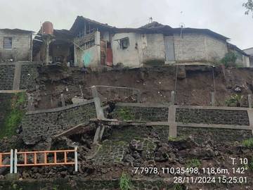 Warga Bantaran Sungai Diminta Munggah, Mundur, Madhep Kali