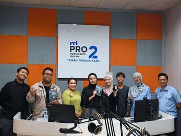 Lena, Penulis Muda Berbakat yang Diterima Berbagai Kalangan ​