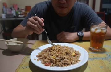 Warung Nasi Goreng Khas Tegal Andalan Mahasiswa Caturtunggal