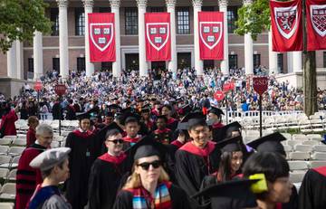 Dilarangnya Mahasiswa Asing Kuliah di Universitas Harvard