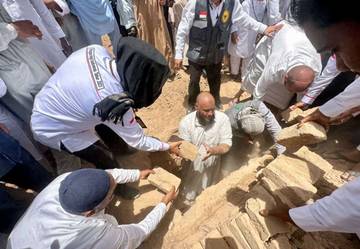 Pemakaman Jenazah JCH Indonesia di Baqi