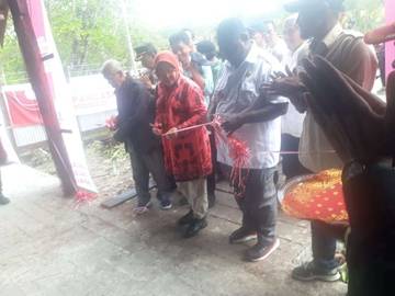 Momen Saat Mensos Risma Berikan Bantuan di Asmat, Papua Selatan