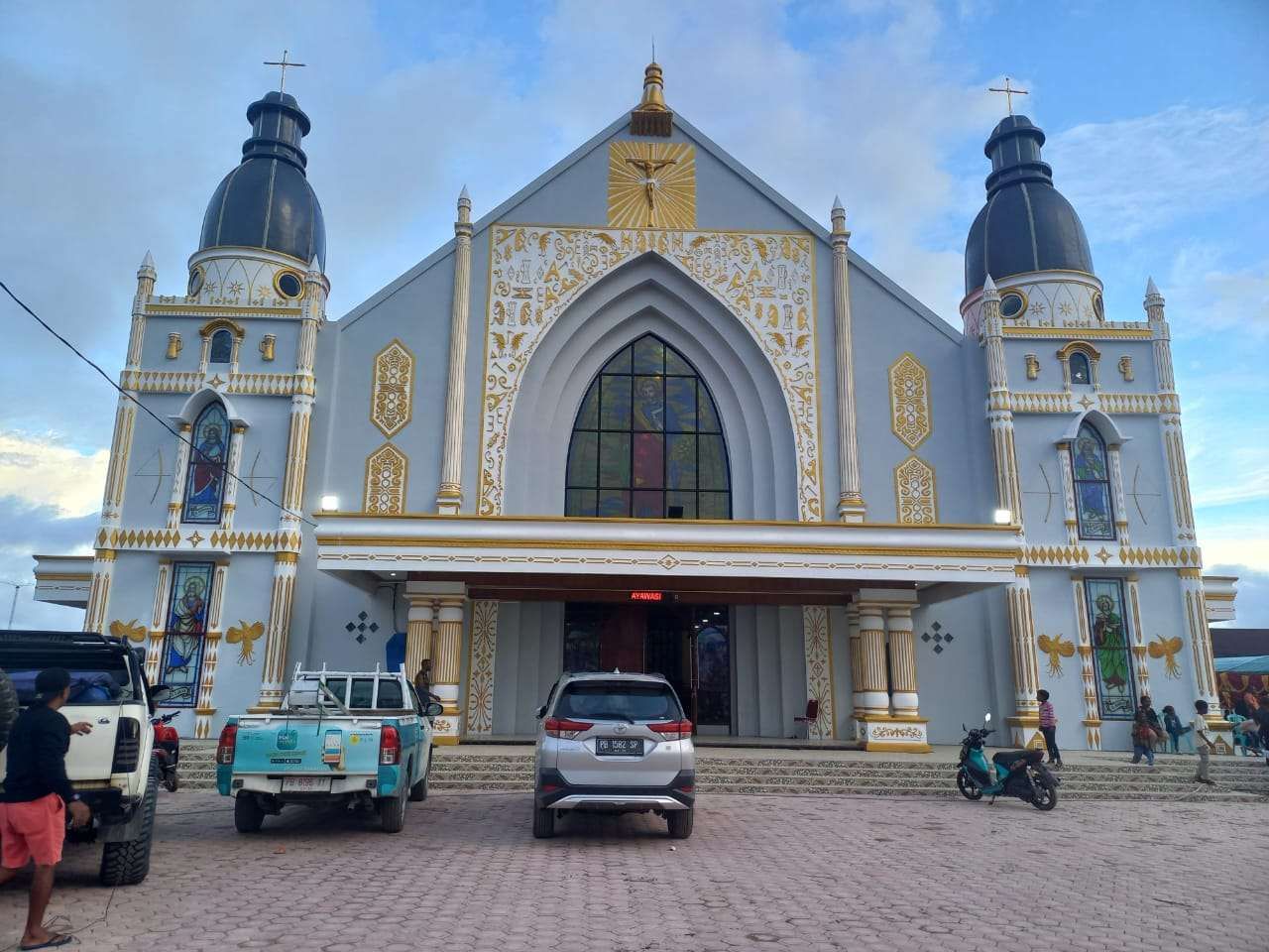 Duta besar Vatikan  Thabiskan Gereja Katolik  Ayawasi Keuskupan Sorong - Manokwari 