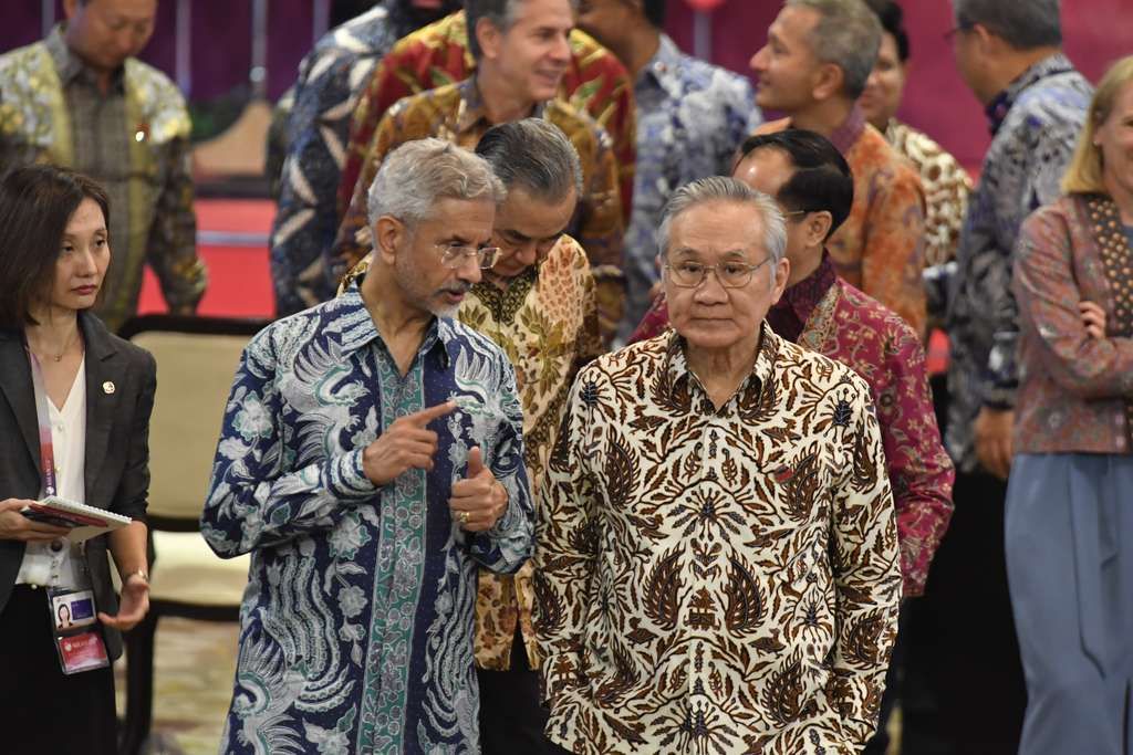 'Diplomasi Batik' dalam Pertemuan ASEAN di Jakarta