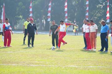 Laksamana Yudo Buka Turnamen Sepak Bola Panglima Cup