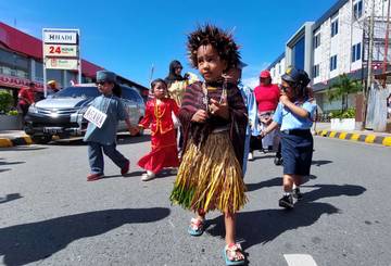 Karnaval Kemerdekaan di Kota Biak