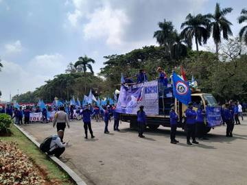 Aksi Sejumlah Serikat Buruh Kabupaten Tangerang 