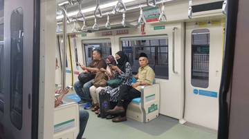 Stasiun LRT Bekasi Barat Kembali Normal,
