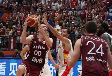 Kejutan, Latvia Kalahkan Spanyol