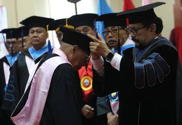 Politisi PDIP I wayan Sudirta Raih Gelar Doktor