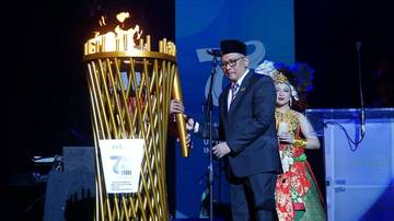 Penyulutan Obor Tri Prasetya RRI Oleh Direktur Utama I Hendrasmo
