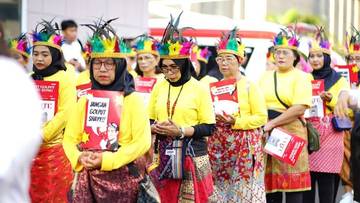 Perempuan  Berkebaya Ikut GCM LPP RRI 