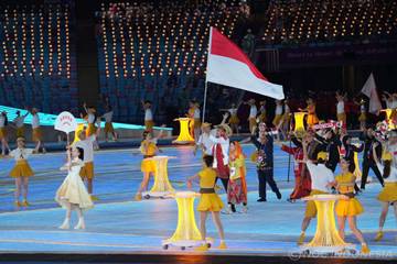 Bhinneka Tunggal Ika Hiasi Defile Indonesia