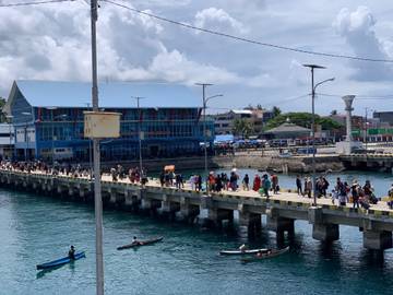 Ribuan Penumpang Padati Pelabuhan Bau-Bau H-5 Natal 2023