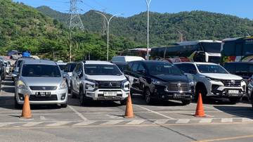 Antrean Kendaraan Mengular di Terminal Eksekutif Merak Banten 
