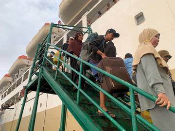 Ratusan Pemudik Padati Pelabuhan Banggai H-3 Natal