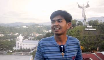 Tenangkan Diri, Warga Manado ke Monumen Yesus Memberkati