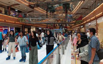 Serunya Bermain Ice Skating di PIM Jakarta