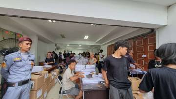 Pelipatan Surat Suara di KPU Jakarta Utara