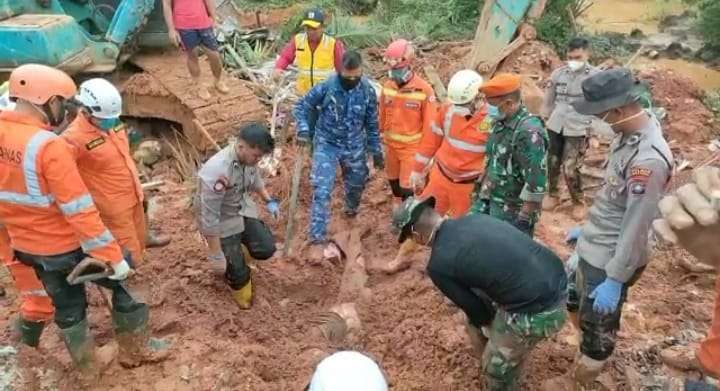 Danrem 033/WP Tinjau Lokasi Longsor di Pulau Serasan Natuna